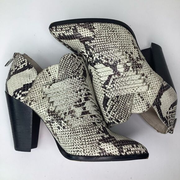 Vince Camuto Snakeskin Pointy Toe Black/White Women’s Ankle Booties Sz 7M - Picture 6 of 11